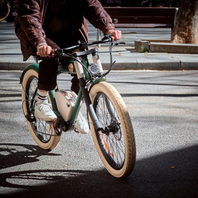 Beach cruiser électrique Clubman Rayvolt / style vintage